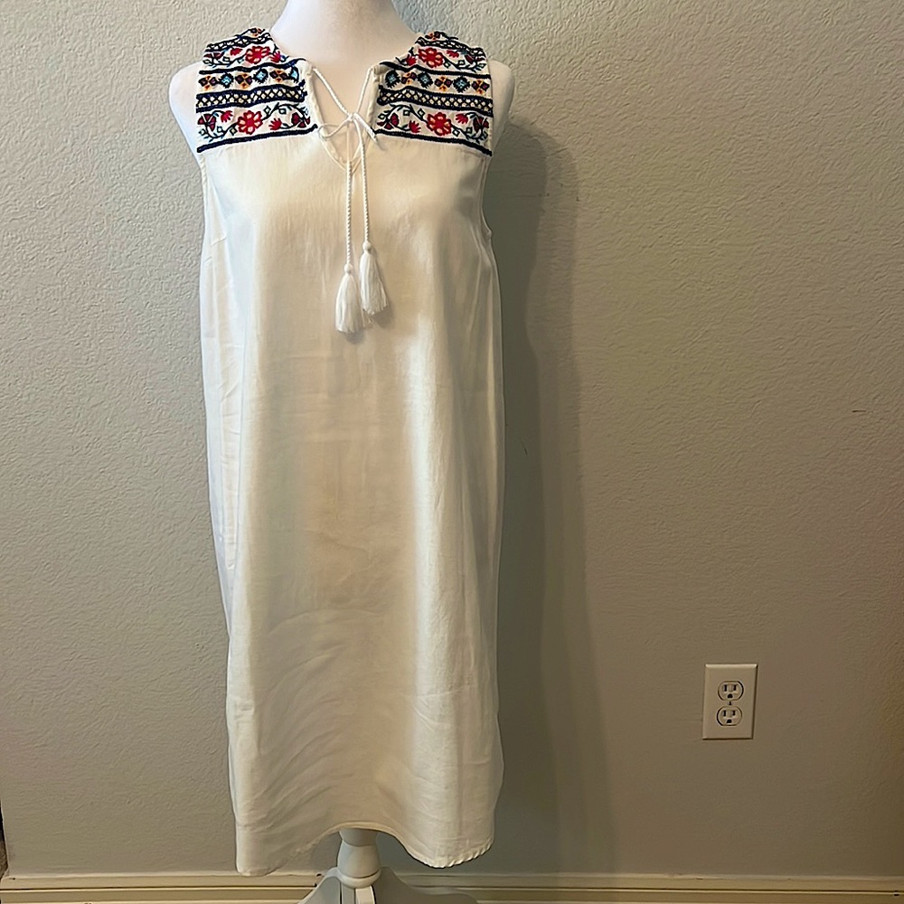 Gap Embroidered shift dress white summer linen blend sleeveless
